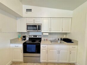 3296 William Ave in Miami, FL - Foto de edificio - Building Photo