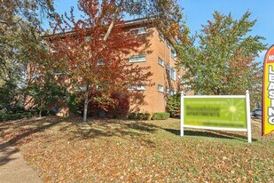 7055 Hampton Ave in St. Louis, MO - Building Photo