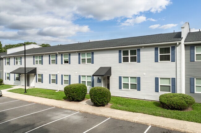 Waverly at Oyster Point in Newport News, VA - Foto de edificio - Building Photo