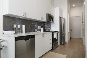 Main & Clay in Louisville, KY - Building Photo - Building Photo