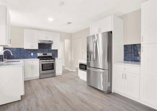 1300 Madison St in Baytown, TX - Building Photo - Building Photo