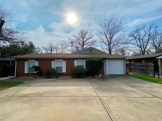 property at 2003 Patton Ln