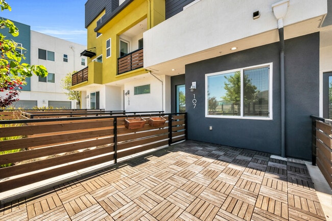 107 Silang St in Daly City, CA - Foto de edificio - Building Photo