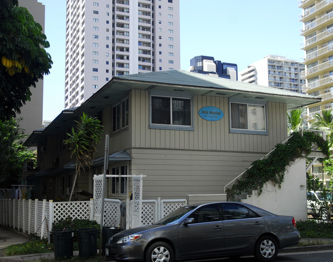 421 Lewers St in Honolulu, HI - Building Photo - Building Photo