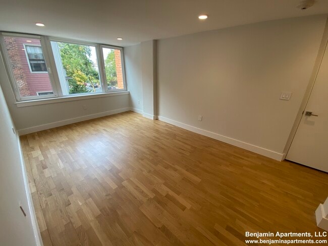 334 Harvard St, Unit E3 in Cambridge, MA - Foto de edificio - Building Photo