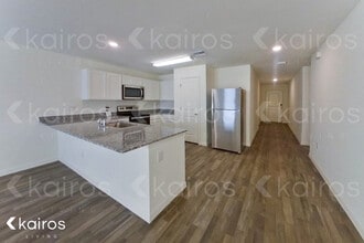 3024 NE 1st Ave in Cape Coral, FL - Foto de edificio - Building Photo