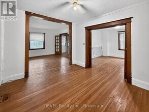 303 Merritt St in St Catharines, ON - Building Photo - Building Photo