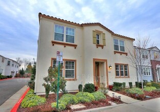 222 Colner Cir in Folsom, CA - Building Photo - Building Photo