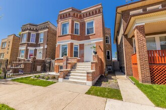 5924 S Artesian Ave in Chicago, IL - Building Photo - Building Photo