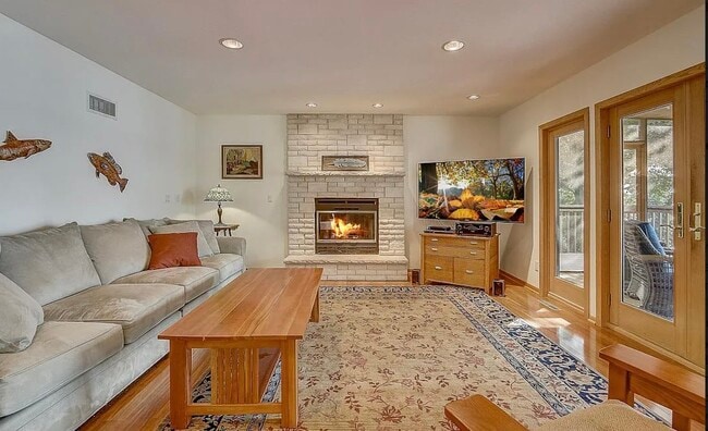 4216 Morris Park Rd in McFarland, WI - Building Photo - Building Photo