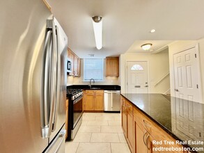 180 Thornton Rd in Chestnut Hill, MA - Building Photo - Building Photo