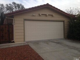 2842 Montclair Way in Fairfield, CA - Building Photo