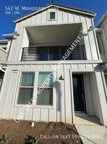 542 W Mahogany Ln in Clovis, CA - Building Photo