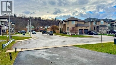 238 Nashville Cir in Hamilton, ON - Building Photo - Building Photo