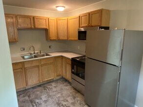 2605 Roland Dr, Unit A in Champaign, IL - Building Photo - Building Photo