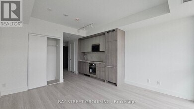 6 Greenbriar Rd in Toronto, ON - Building Photo - Building Photo