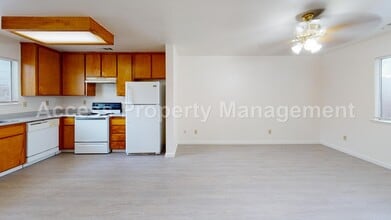114 Baker St, Unit A in Waterford, CA - Building Photo - Building Photo