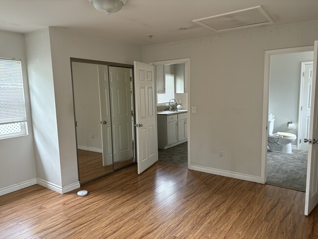 7351 Alabama Ave, Unit 7351 in Canoga Park, CA - Foto de edificio - Building Photo