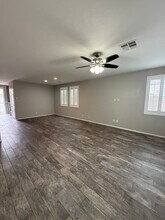 5705 Colbert St in North Las Vegas, NV - Foto de edificio - Building Photo