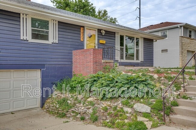 7071 Izard St in Omaha, NE - Building Photo - Building Photo