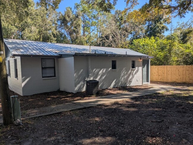 property at 643 NE Waldo Rd
