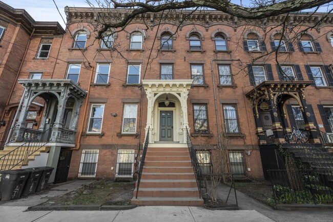 275 Dwight St, Unit 3
