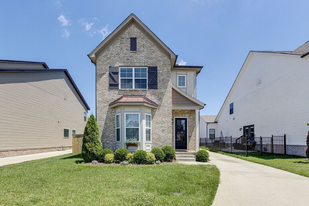 1641 Brockton Ln in Nashville, TN - Building Photo