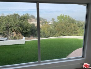 5026 Medina Rd in Los Angeles, CA - Building Photo - Building Photo