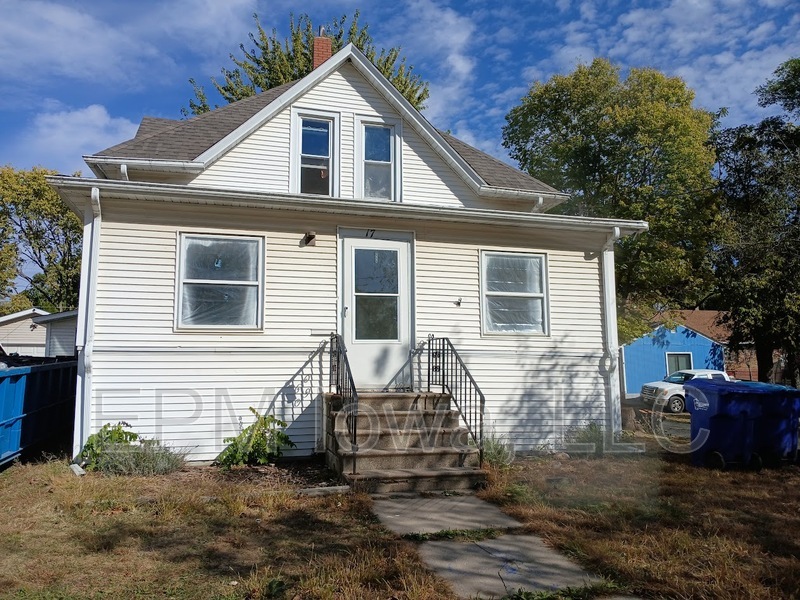 17 5th St NW in Oelwein, IA - Building Photo