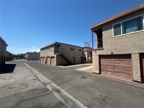 575 Roxella Ln in Las Vegas, NV - Building Photo - Building Photo