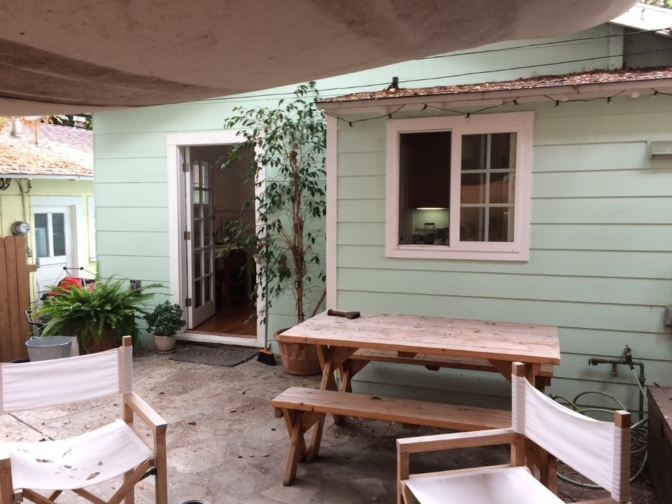 242 Ashland Ave in Santa Monica, CA - Foto de edificio
