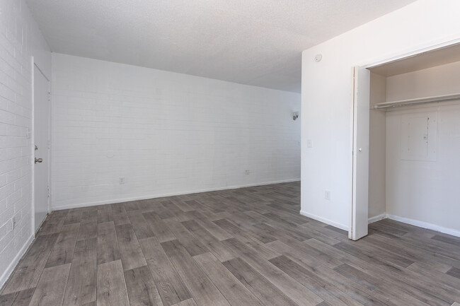 Malibu Apartments in Tucson, AZ - Building Photo - Building Photo