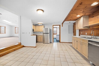 122 Wood St, Unit 122 Wood St in Coventry, RI - Foto de edificio - Building Photo