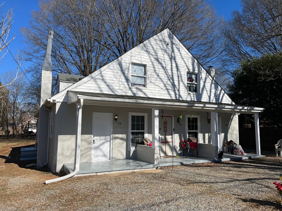 714 Rainbow Ave in Burlington, NC - Building Photo