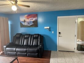 8602 Champlain Ct in Tampa, FL - Building Photo