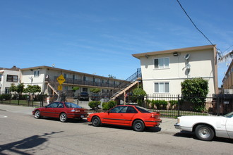 1525-1527 Russell St in Berkeley, CA - Building Photo - Building Photo