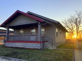 407 N Maple St in Hutchinson, KS - Building Photo