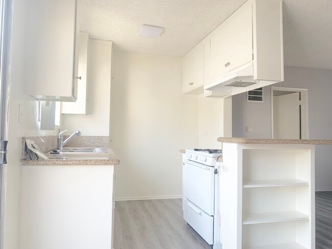 1642 Barry Ave in Los Angeles, CA - Building Photo - Building Photo