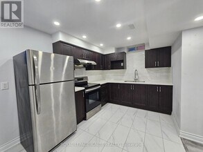 41 Gordon Weeden Rd in Markham, ON - Building Photo - Building Photo