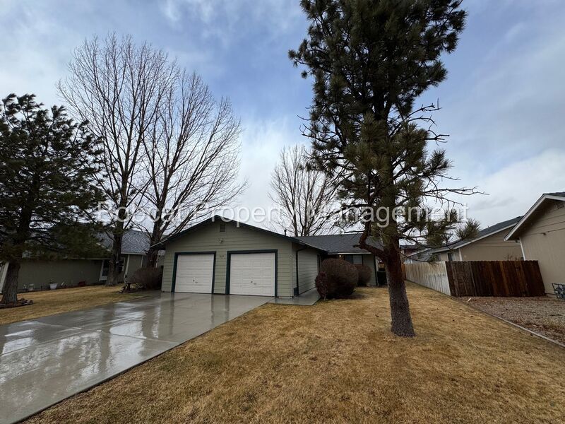 1425 Kimmerling Rd in Gardnerville, NV - Building Photo