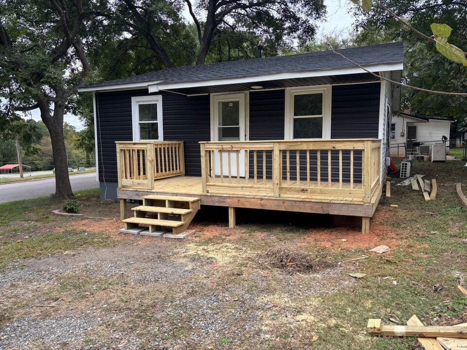 545 S Green St in Statesville, NC - Building Photo
