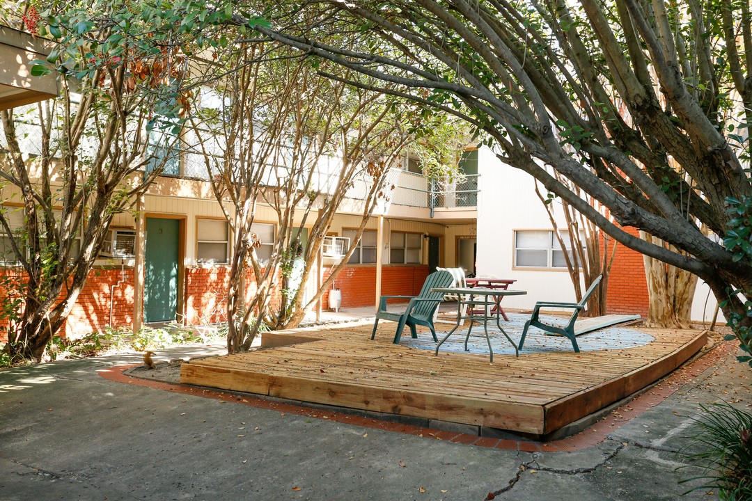 Campus Apartments in Houston, TX - Building Photo