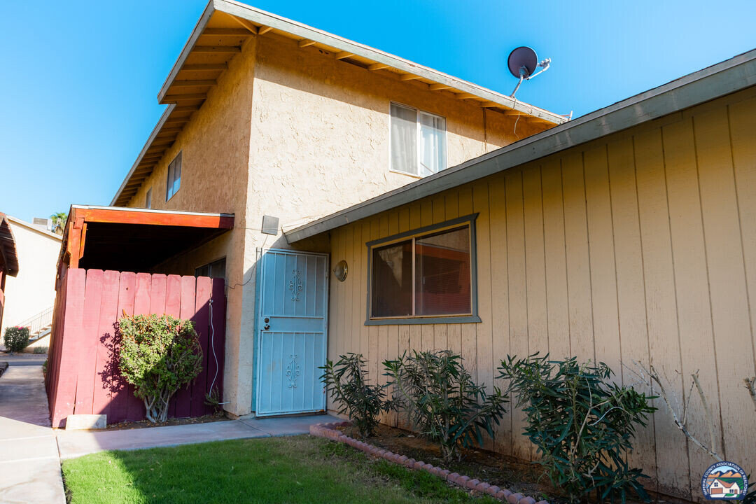 1720 W Brighton Ave in El Centro, CA - Building Photo