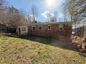 1511 High St in Hendersonville, NC - Foto de edificio - Building Photo