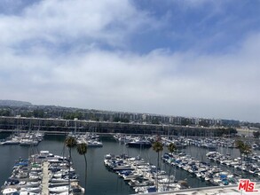 4335 Marina City Dr in Marina Del Rey, CA - Foto de edificio - Building Photo