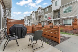 3677 Golden Sky Ln in South Jordan, UT - Building Photo - Building Photo