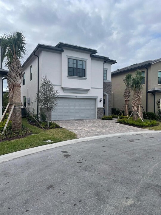 4455 Tacoma Pk Dr in Oakland Park, FL - Building Photo