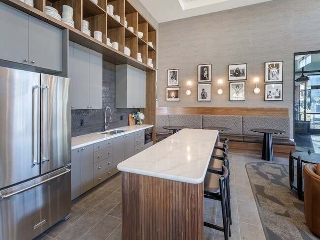 Amara Apartments in Midvale, UT - Foto de edificio - Building Photo