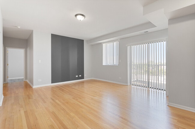 2451 W Howard St in Chicago, IL - Building Photo - Building Photo