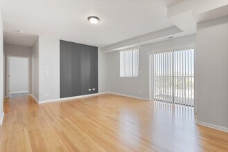 2451 W Howard St in Chicago, IL - Building Photo - Building Photo